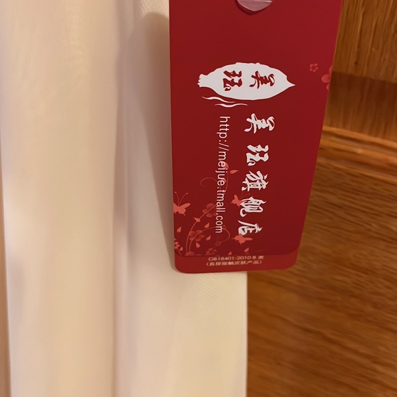 Gown - Picture 3 of 11